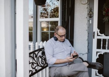 10 Emotional Love Quotes to Deepen Your Connection