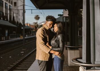 10 Heartwarming Love Quotes to Make Her Smile Every Day